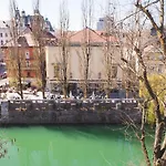 Julija&Robert\'S Riverview Apartments And Rooms