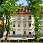 Julija&Robert\'S Riverview Apartments And Rooms