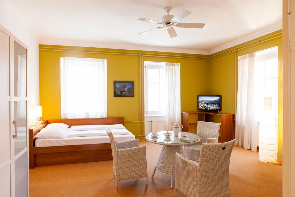 Julija&robert's Riverview And *